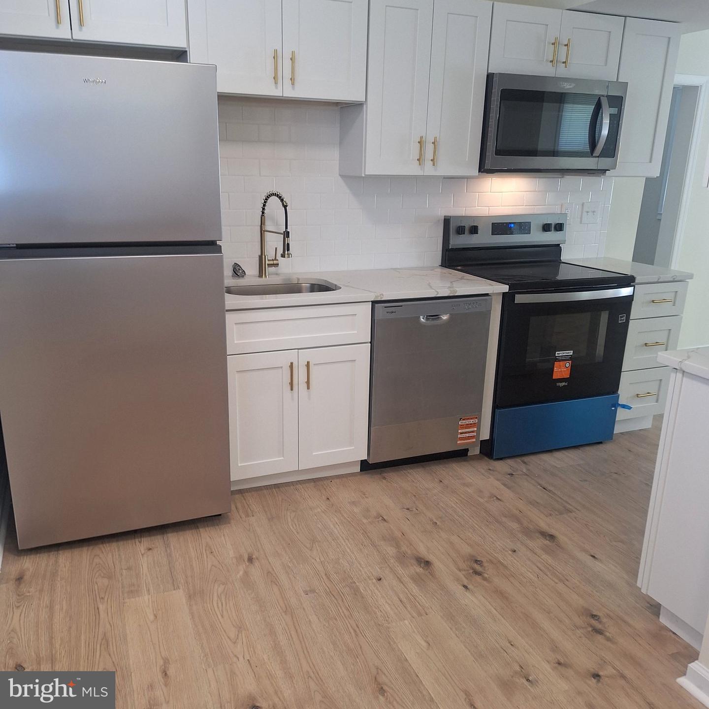 706 Lansing Ct Property Photo 6
