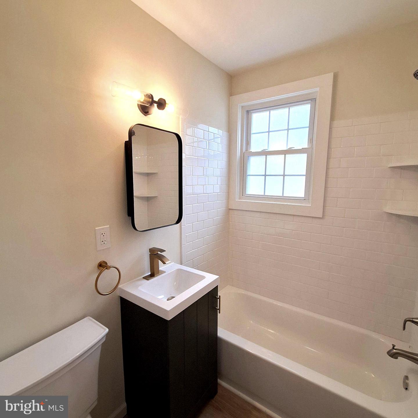 706 Lansing Ct Property Photo 8
