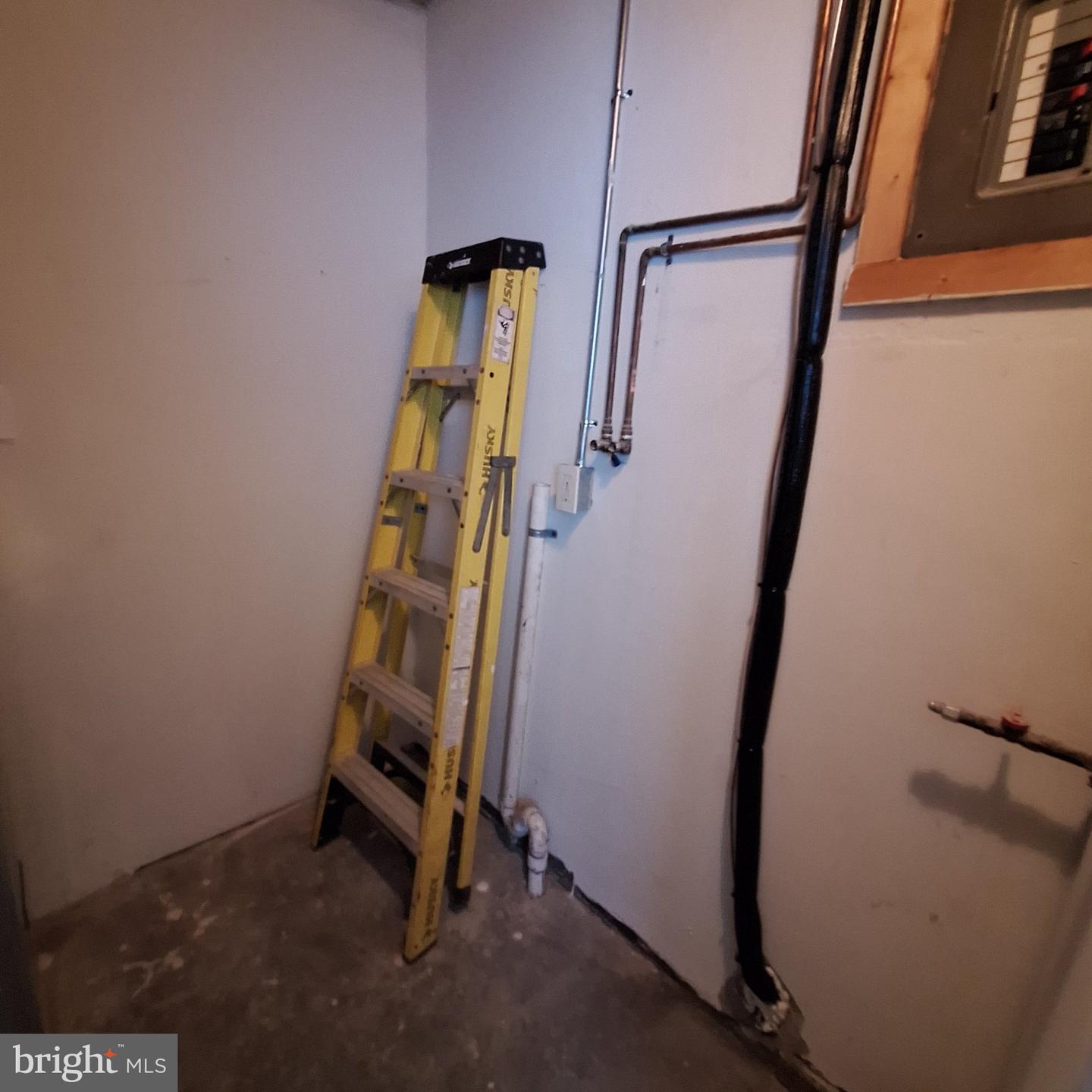 706 Lansing Ct Property Photo 24