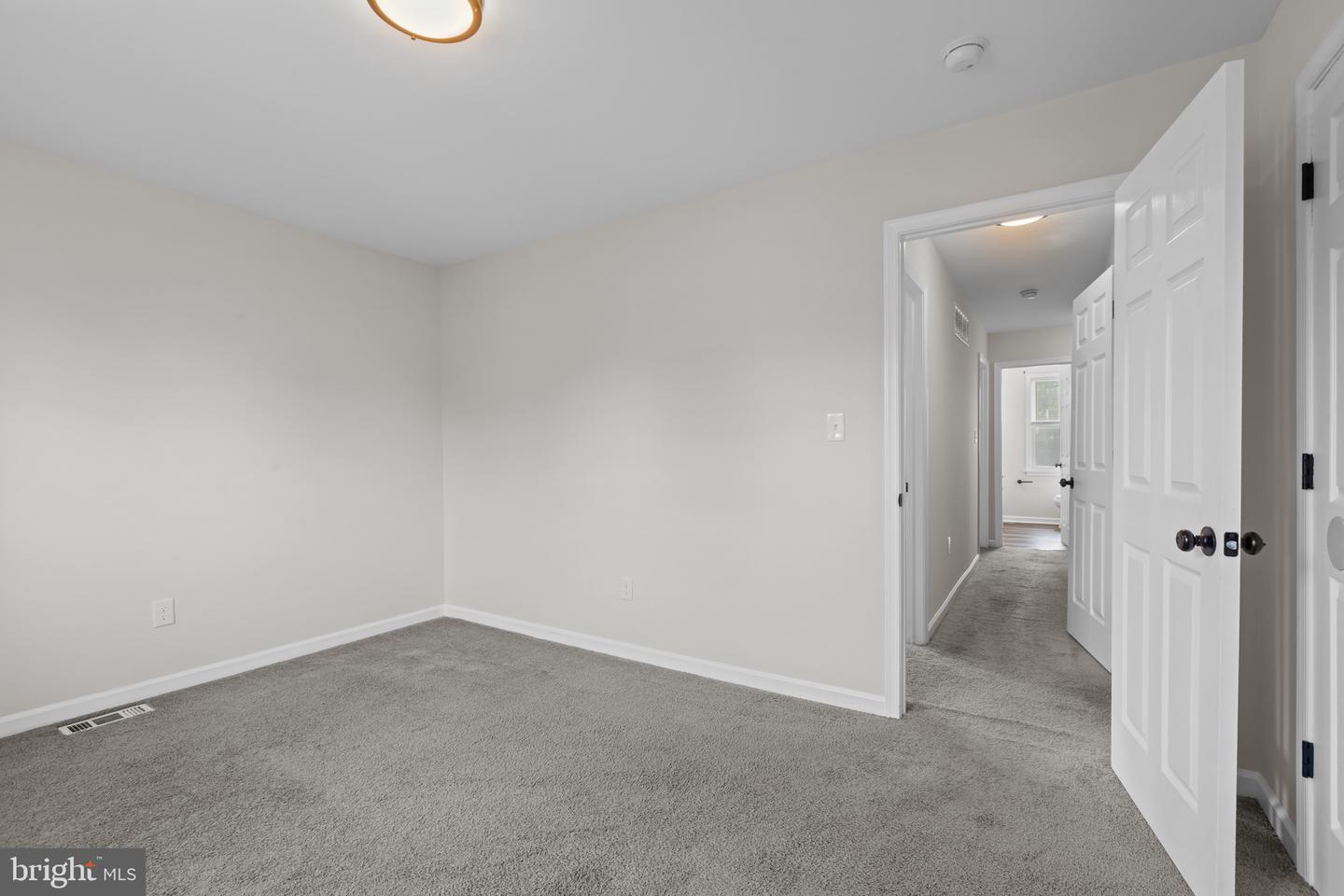 20 Melrose Ave Property Photo 23