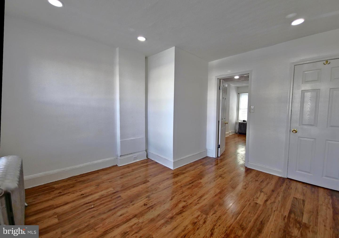 807 W 7th St Property Photo 13