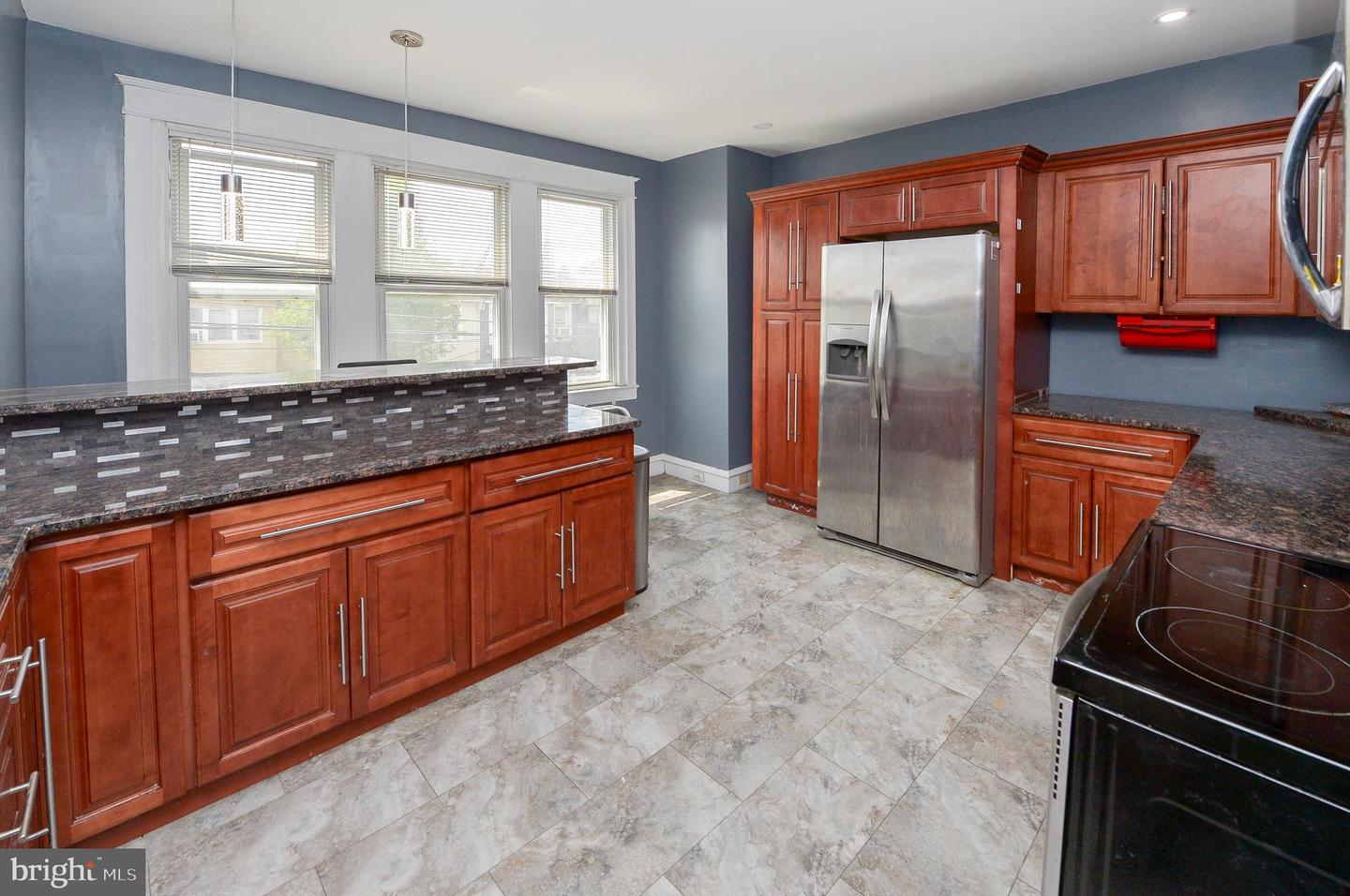 725 Church Ln Property Photo 10