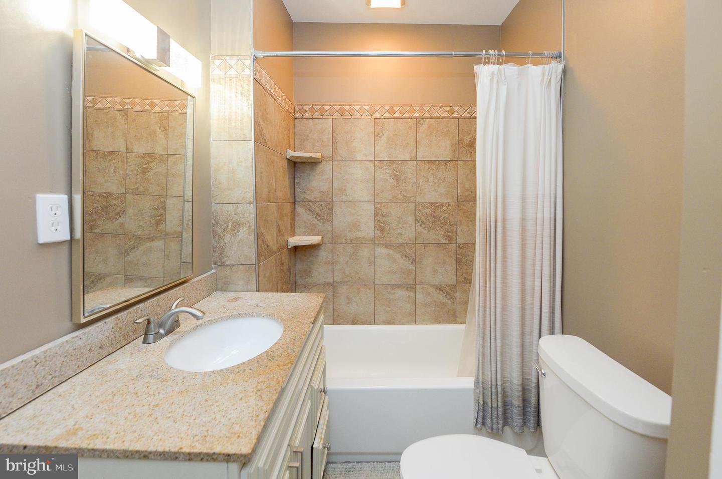 725 Church Ln Property Photo 15
