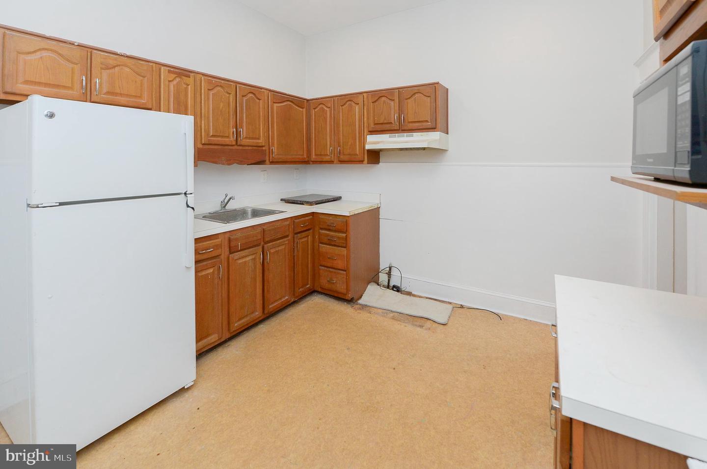 725 Church Ln Property Photo 22