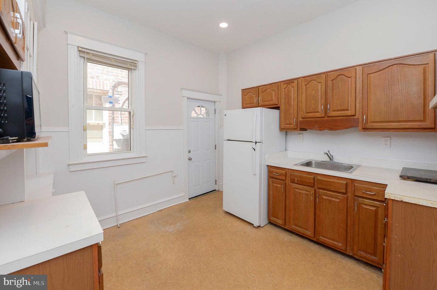 725 Church Ln Property Photo 24