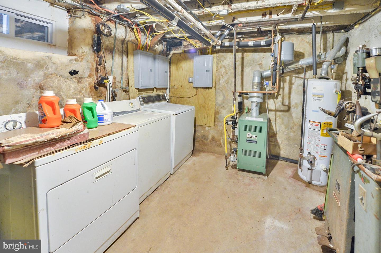 725 Church Ln Property Photo 28