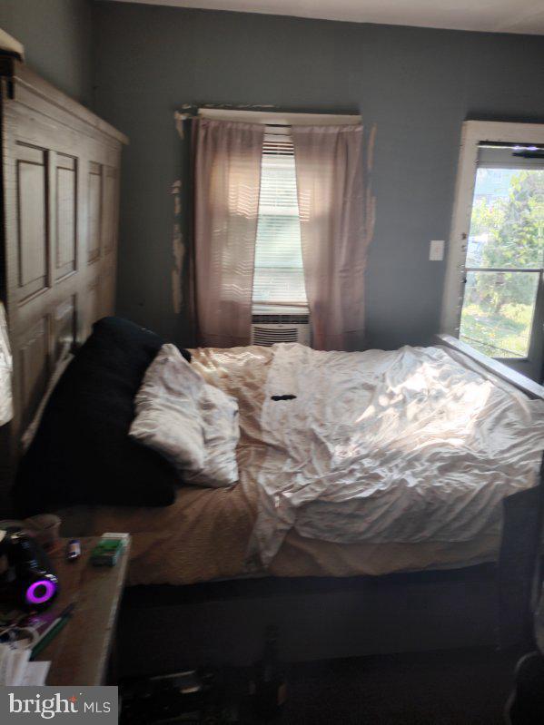 915 Pennell St Property Photo 3