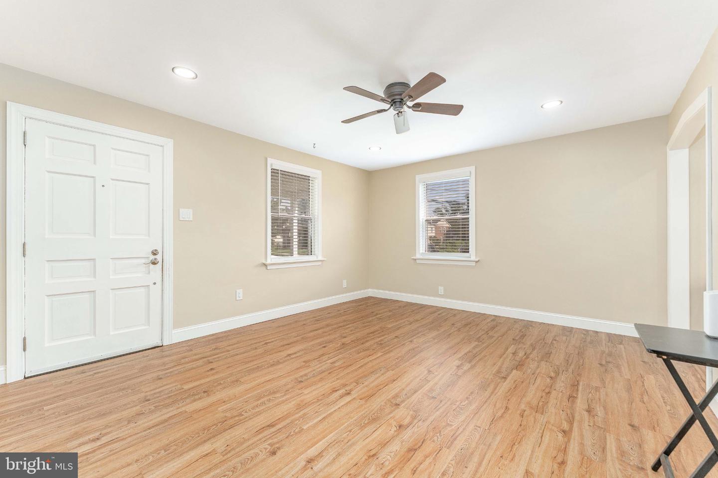 54 Fairview Ave Property Photo 5