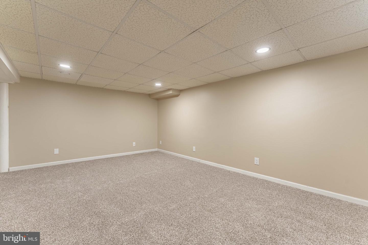 54 Fairview Ave Property Photo 27