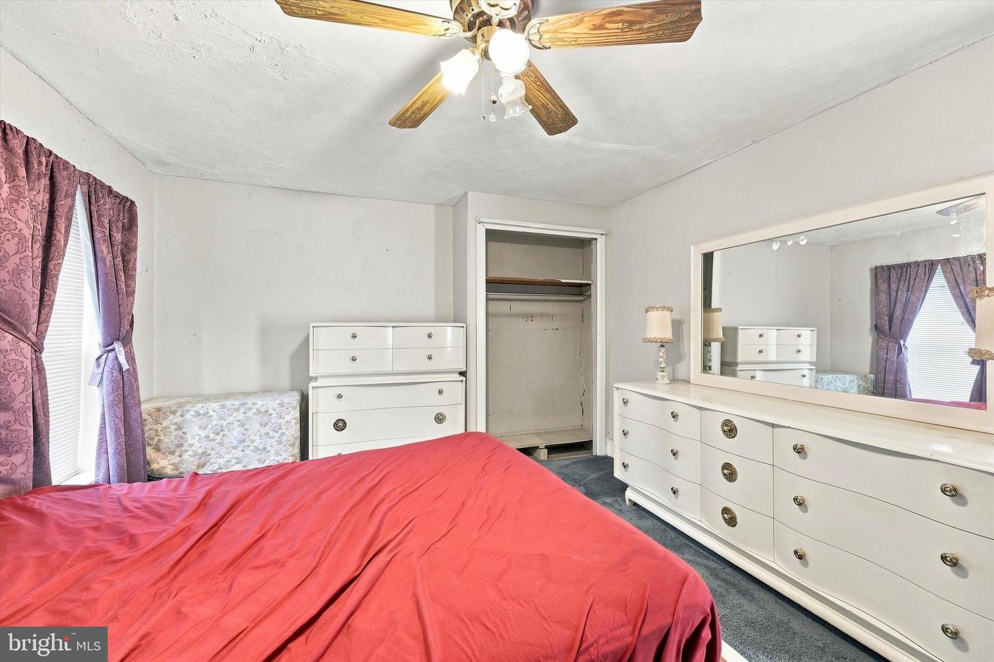 219 Irving St Property Photo 4