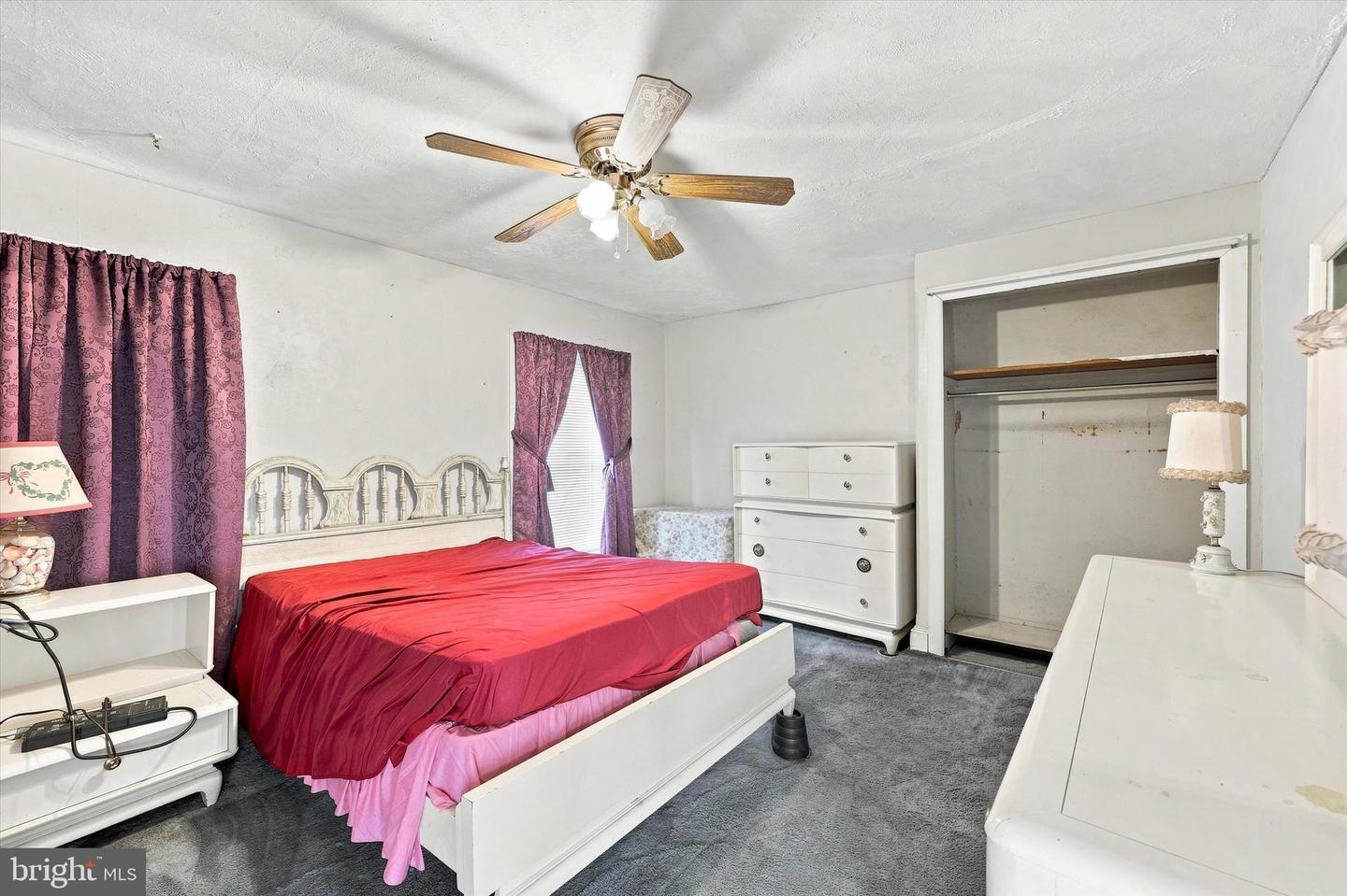 219 Irving St Property Photo 5