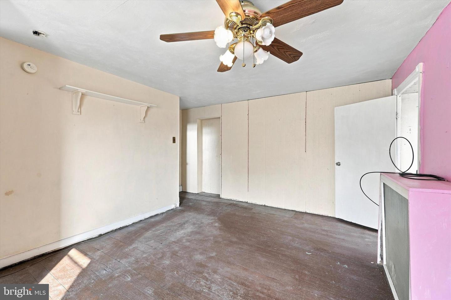 219 Irving St Property Photo 7