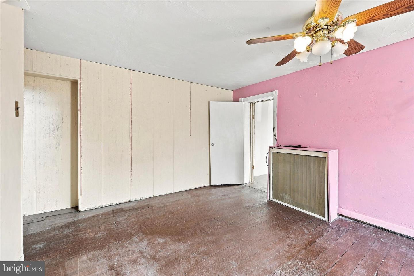 219 Irving St Property Photo 12