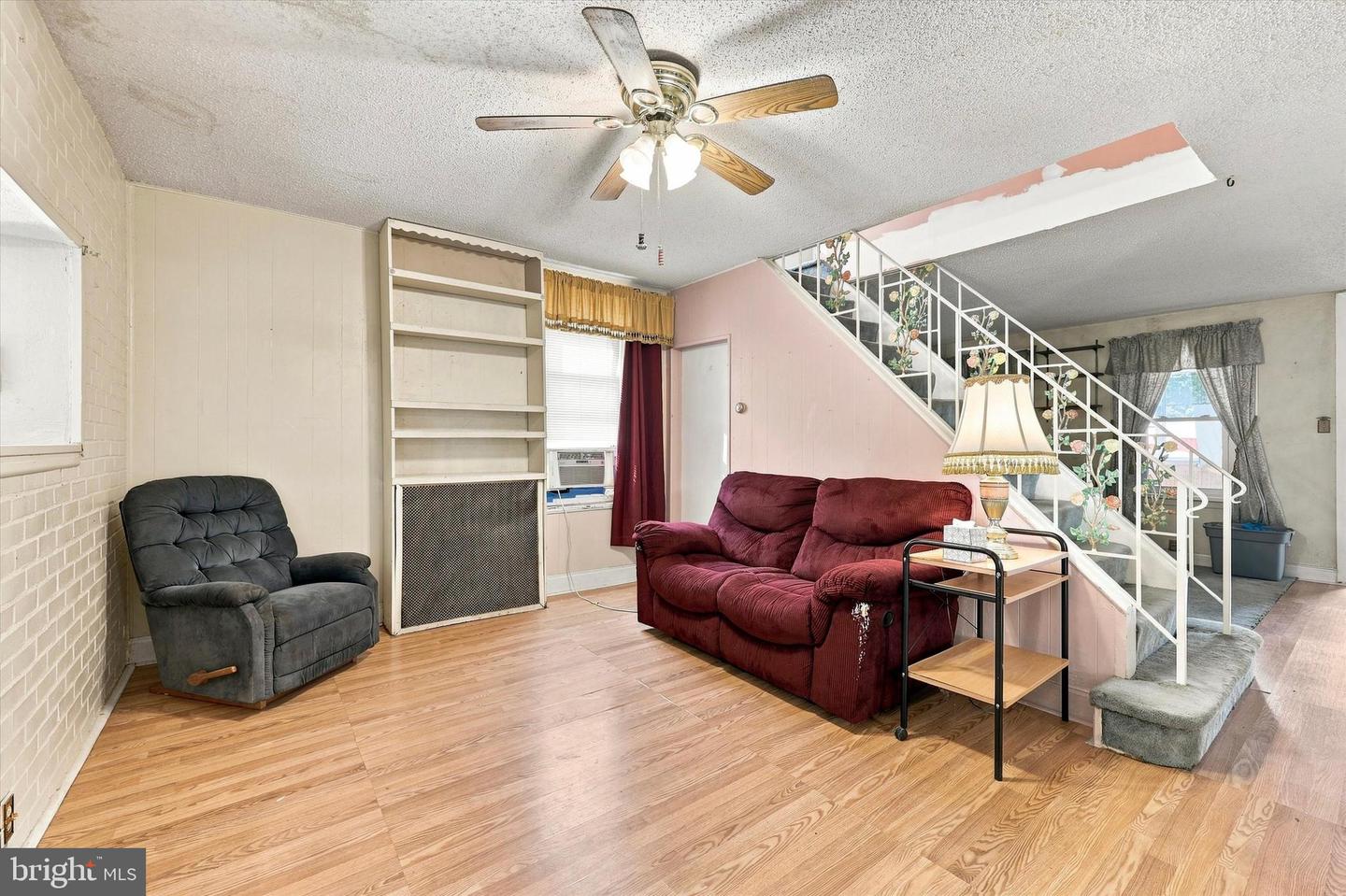 219 Irving St Property Photo 17