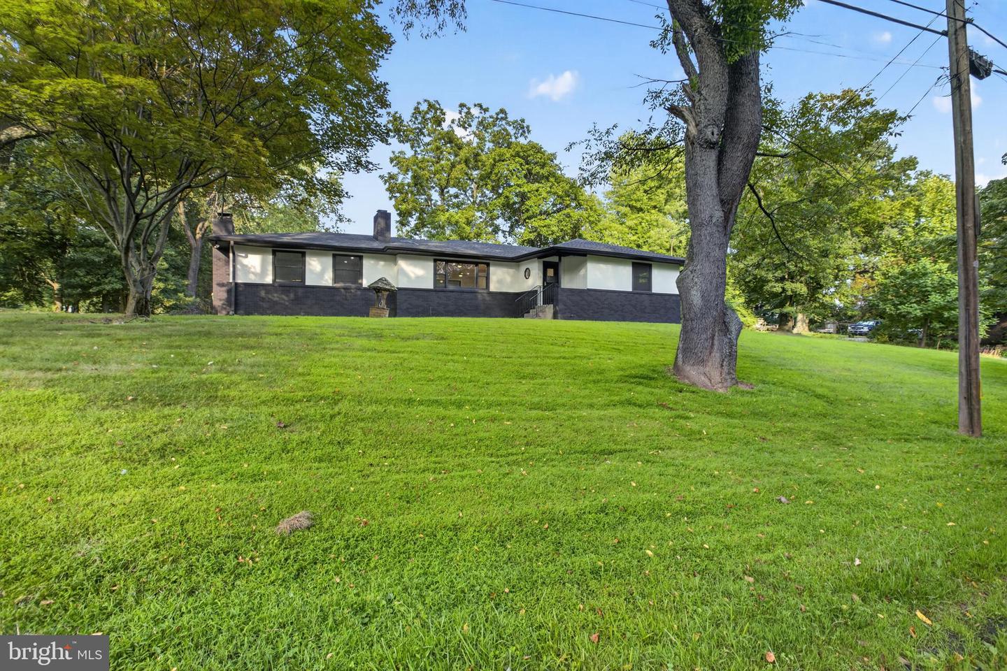 1 Summit Ave Property Photo 3