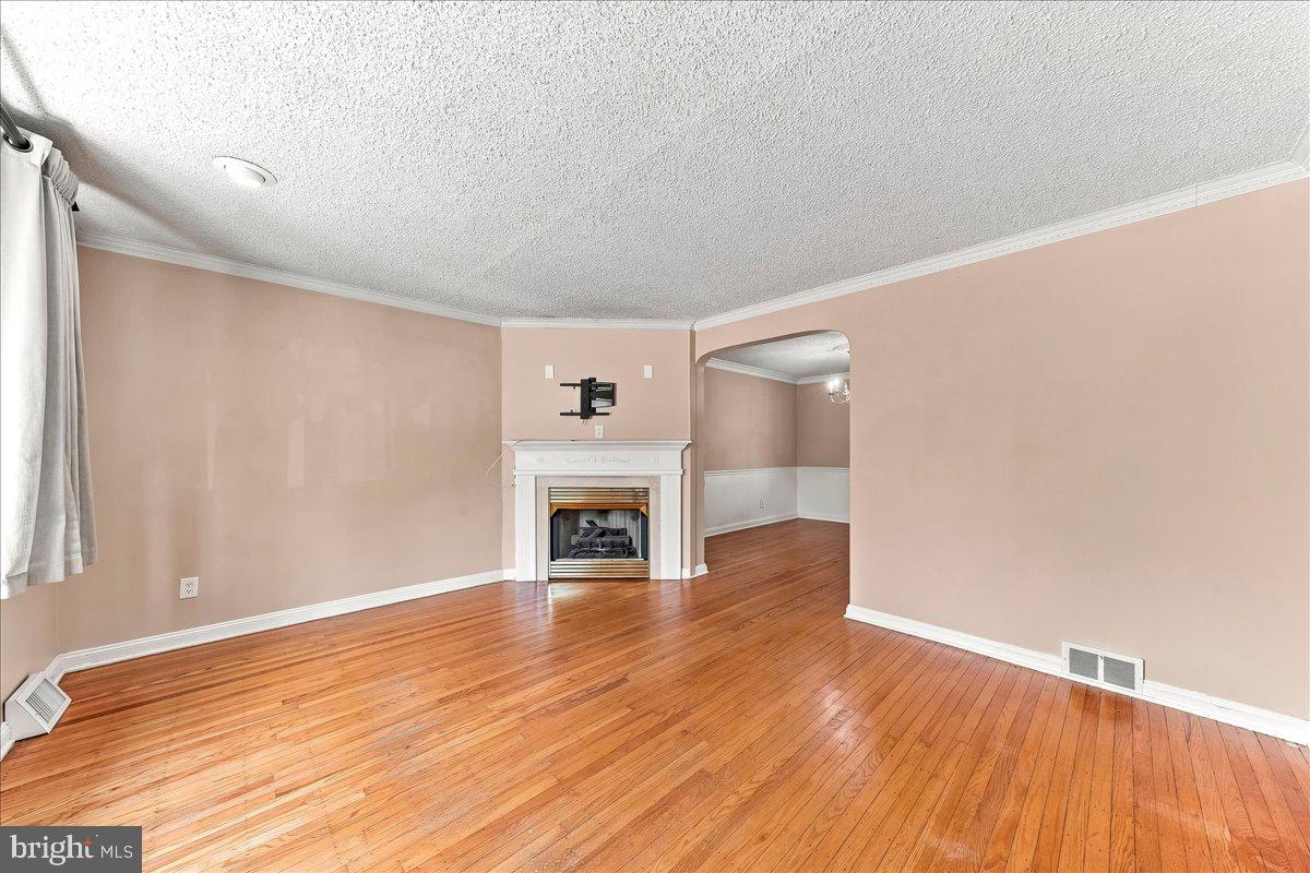 413 Lindsay St Property Photo 3