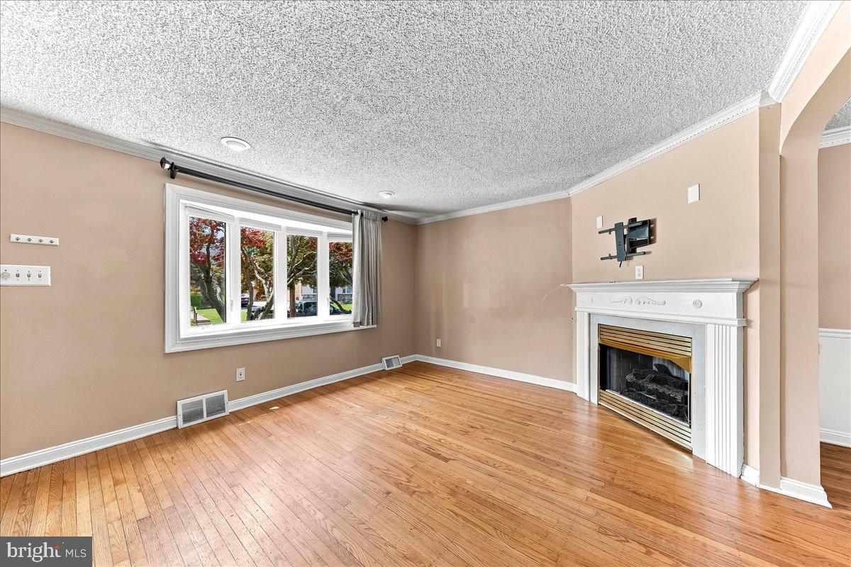 413 Lindsay St Property Photo 4