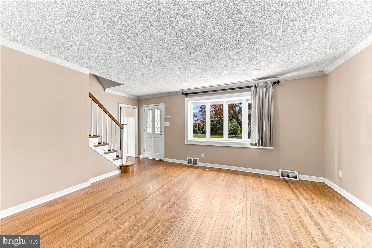 413 Lindsay St Property Photo 5
