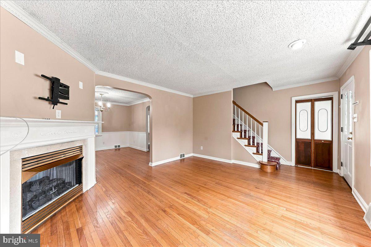 413 Lindsay St Property Photo 6