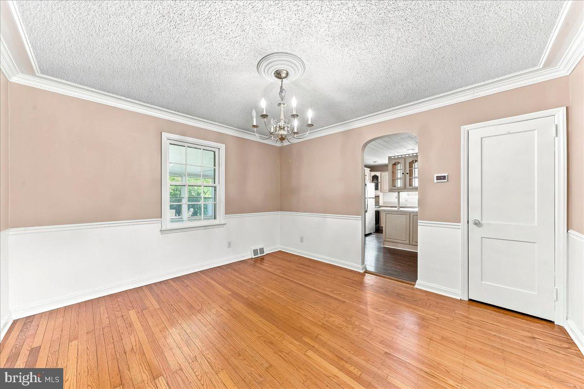 413 Lindsay St Property Photo 7