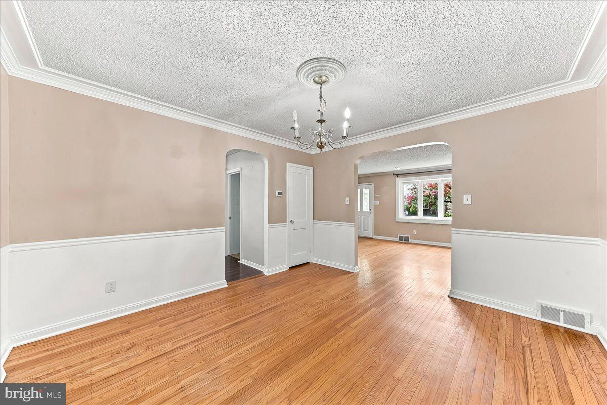 413 Lindsay St Property Photo 8