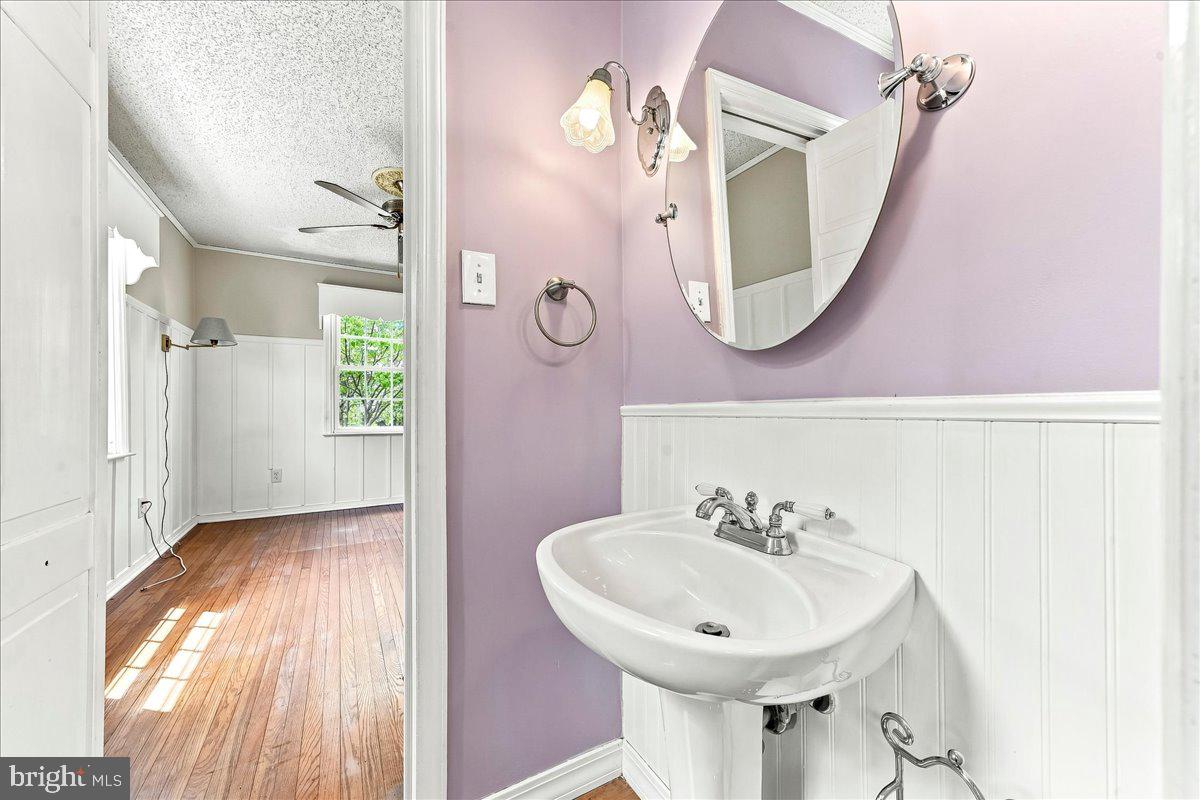 413 Lindsay St Property Photo 13