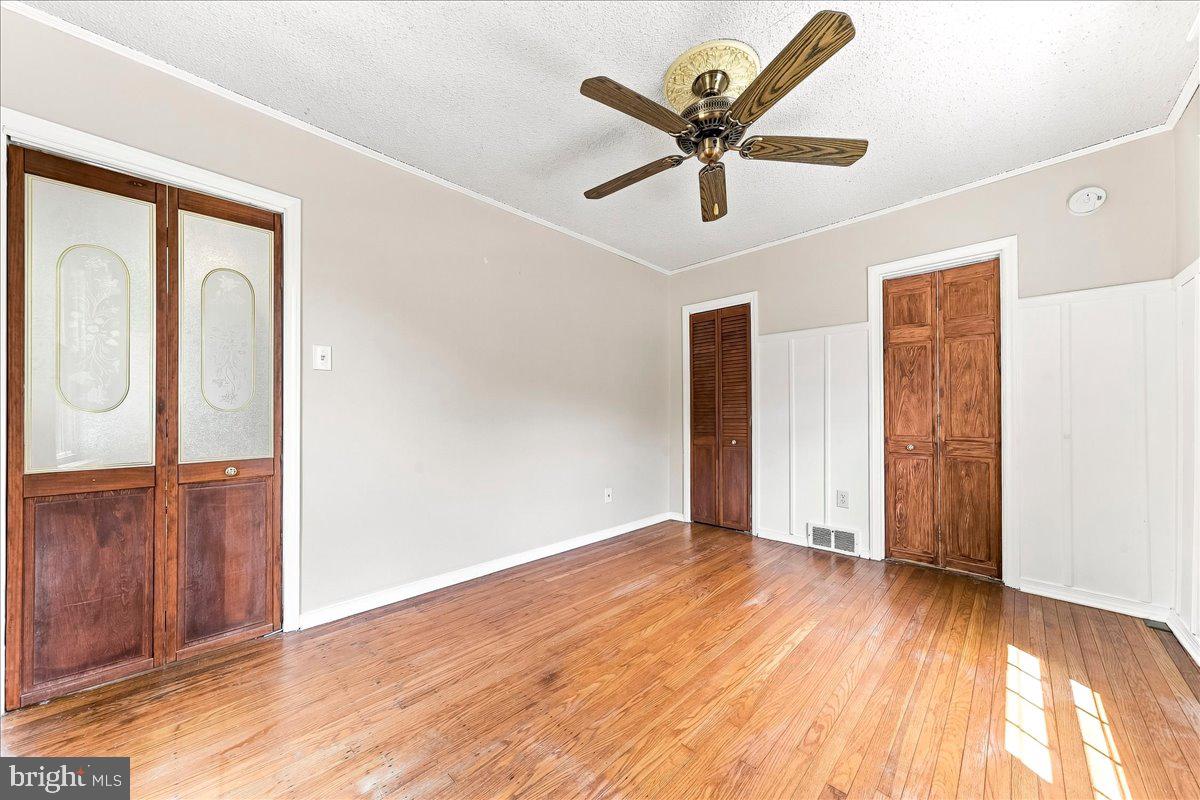 413 Lindsay St Property Photo 16