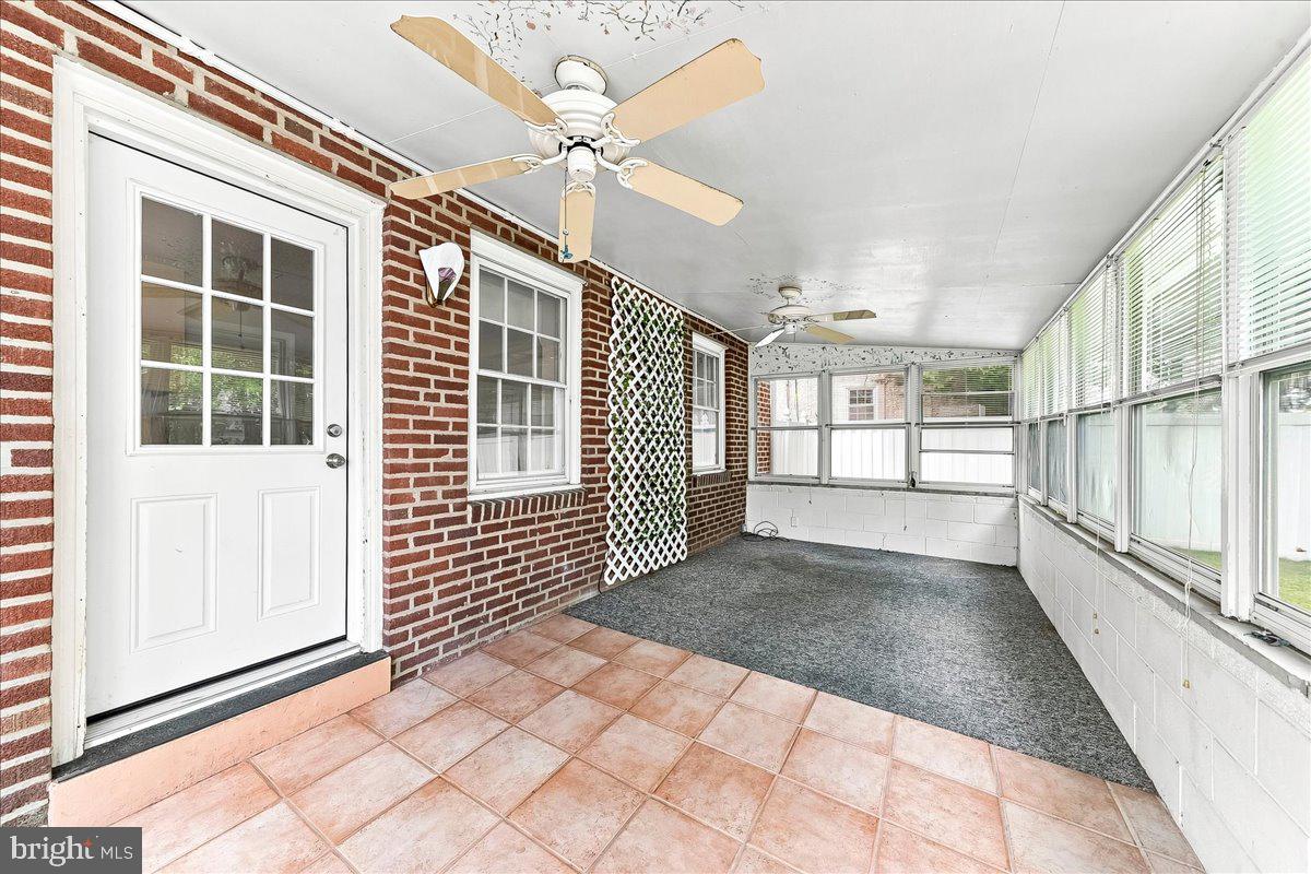 413 Lindsay St Property Photo 18