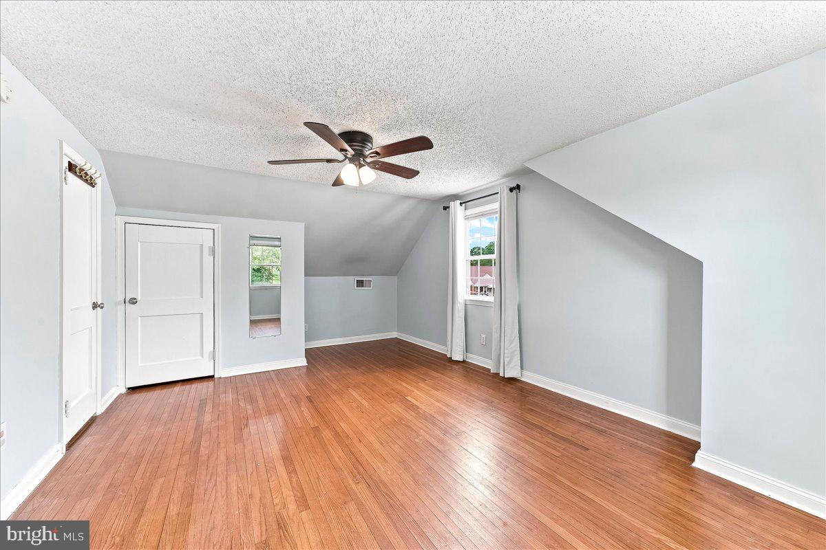 413 Lindsay St Property Photo 19