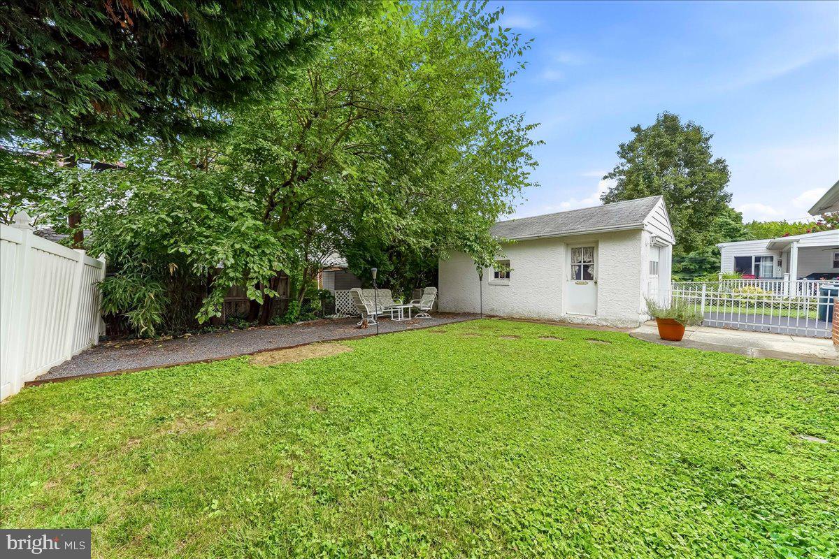 413 Lindsay St Property Photo 26