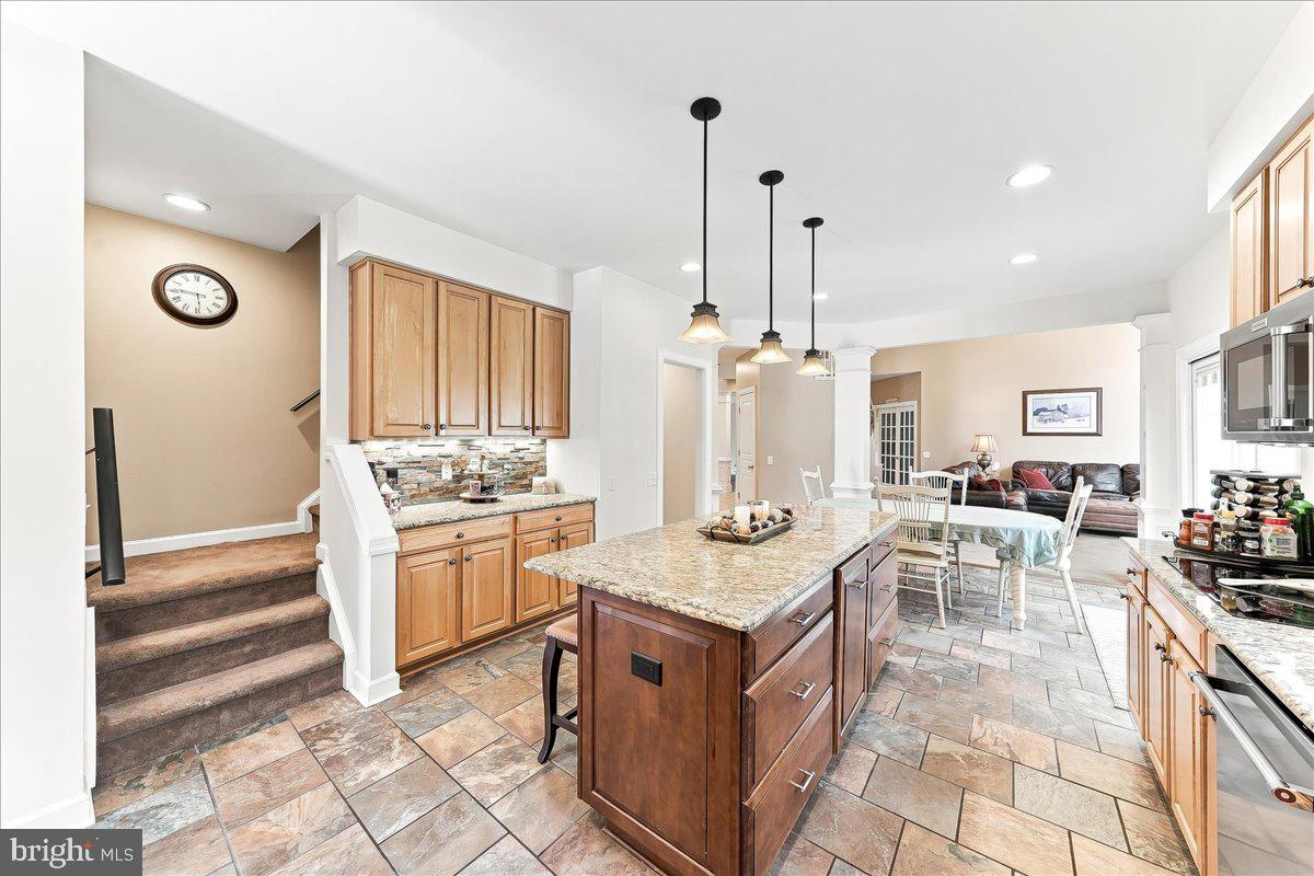 39 Maple Ln Property Photo 5