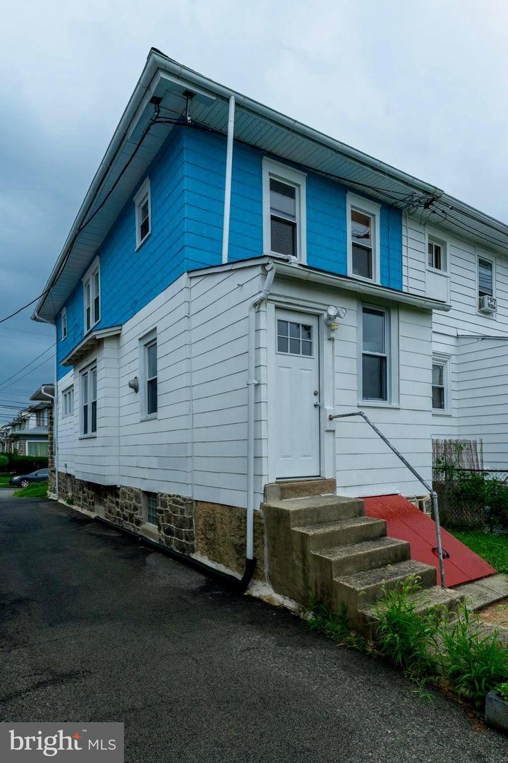 619 Penn St Property Photo 2