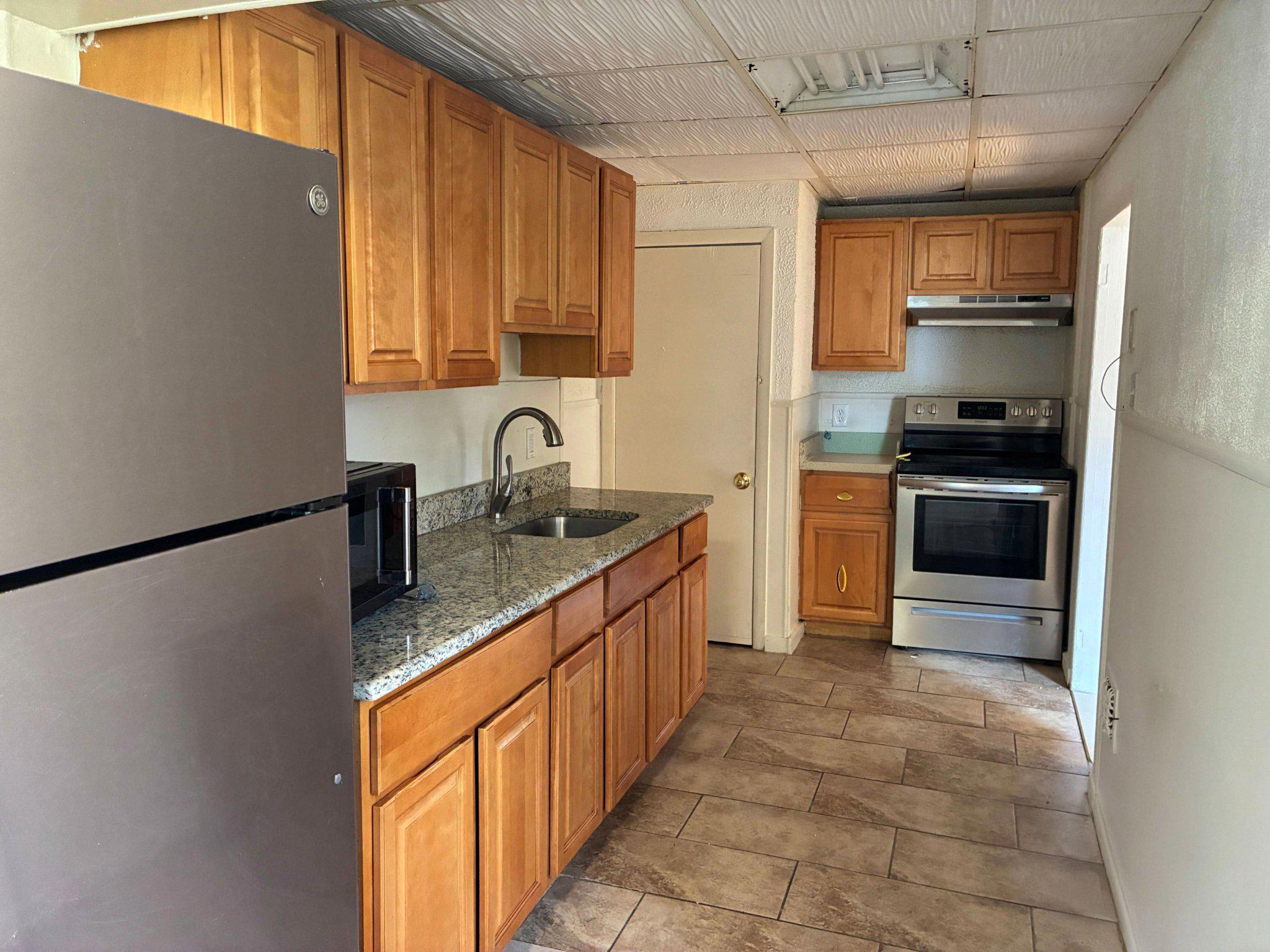 1408 Siegel St Property Photo 4
