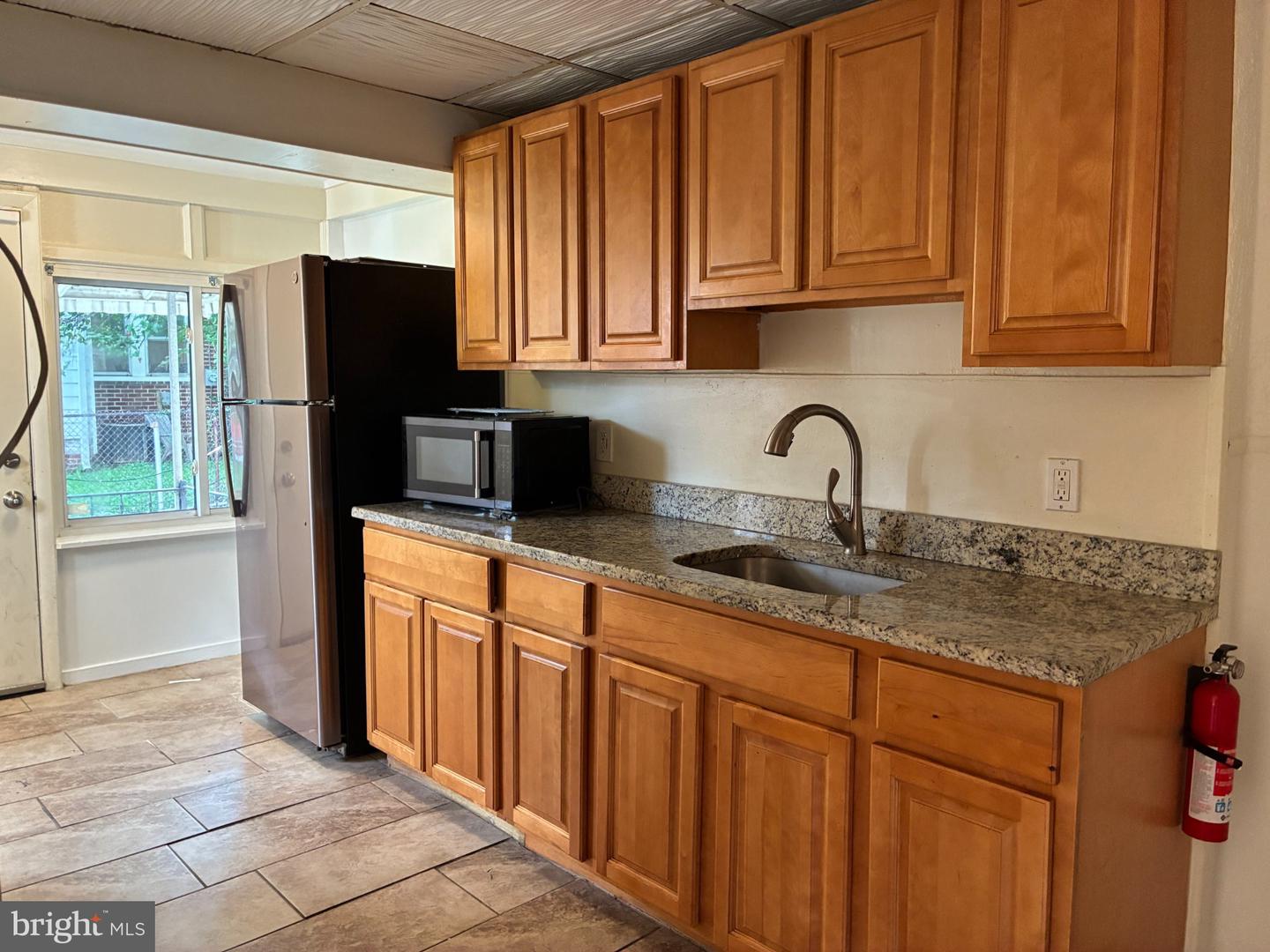 1408 Siegel St Property Photo 5