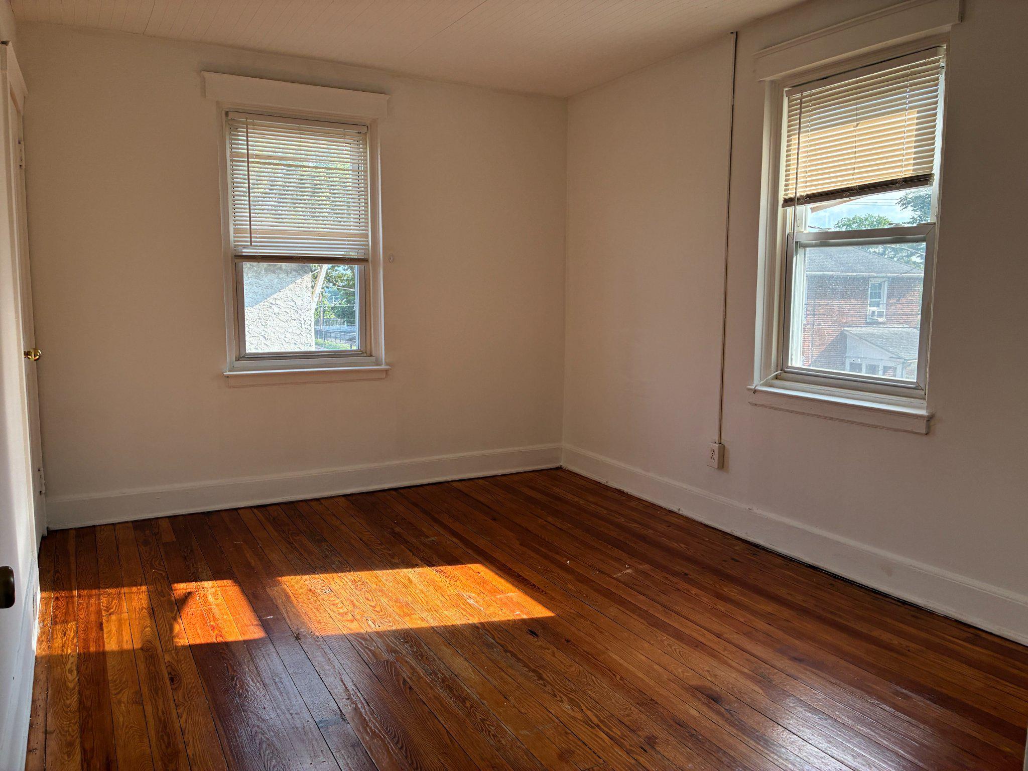 1408 Siegel St Property Photo 9