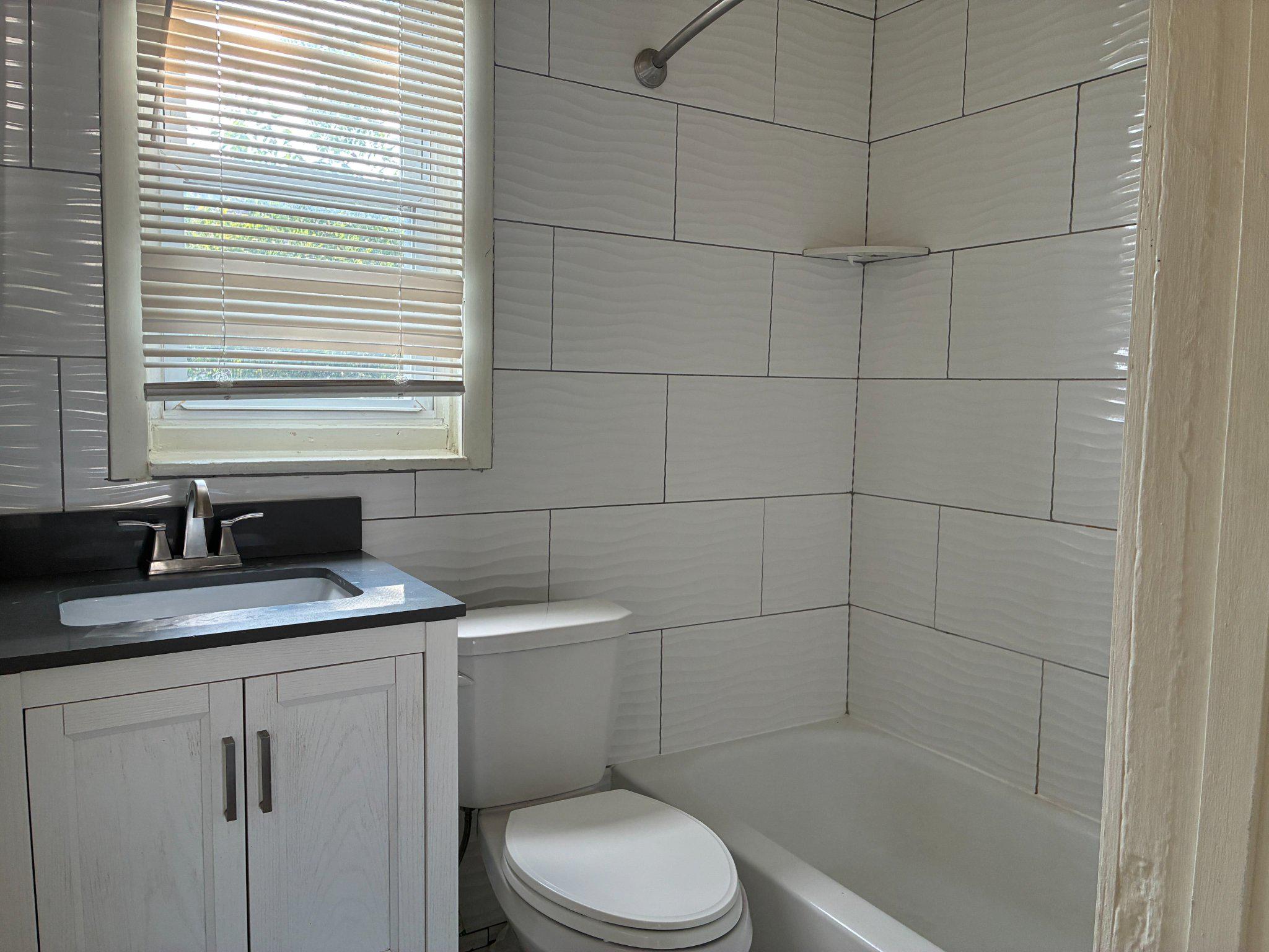 1408 Siegel St Property Photo 12