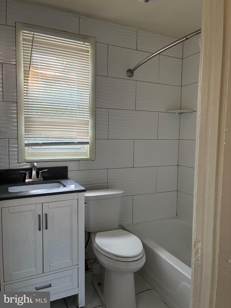 1408 Siegel St Property Photo 13