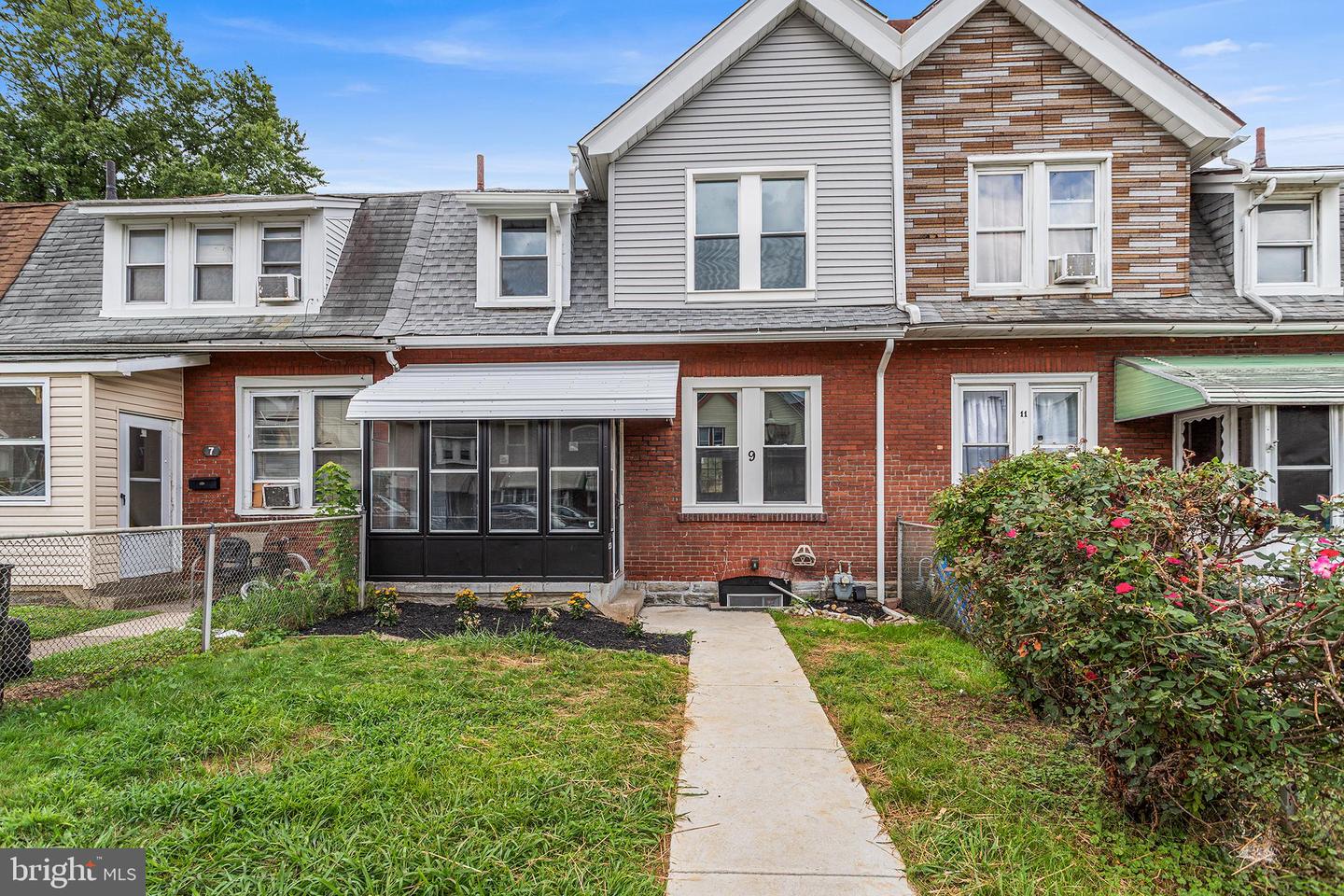 9 Maple St Property Photo 1