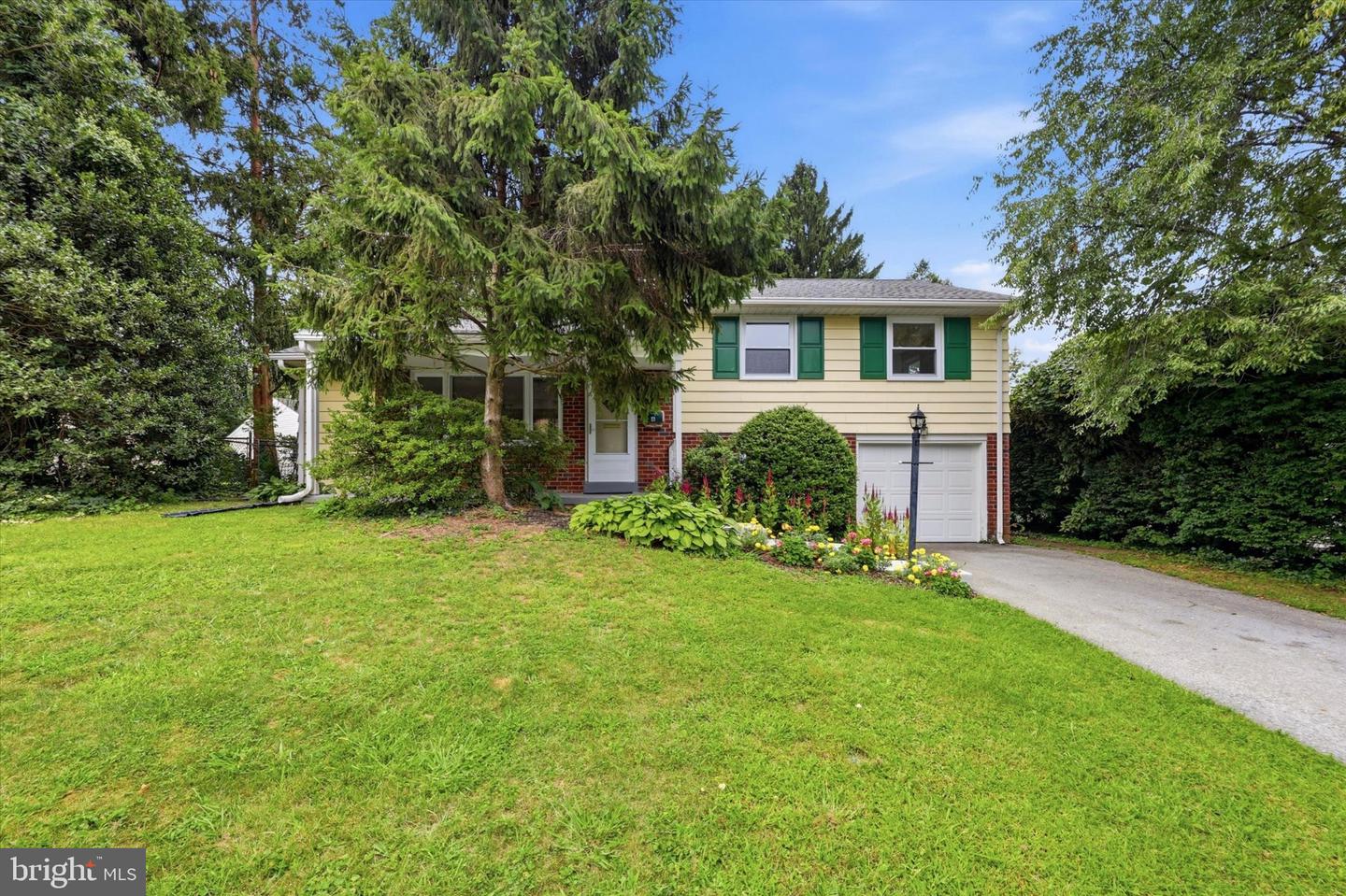 6 Glenwood Cir Property Photo 2