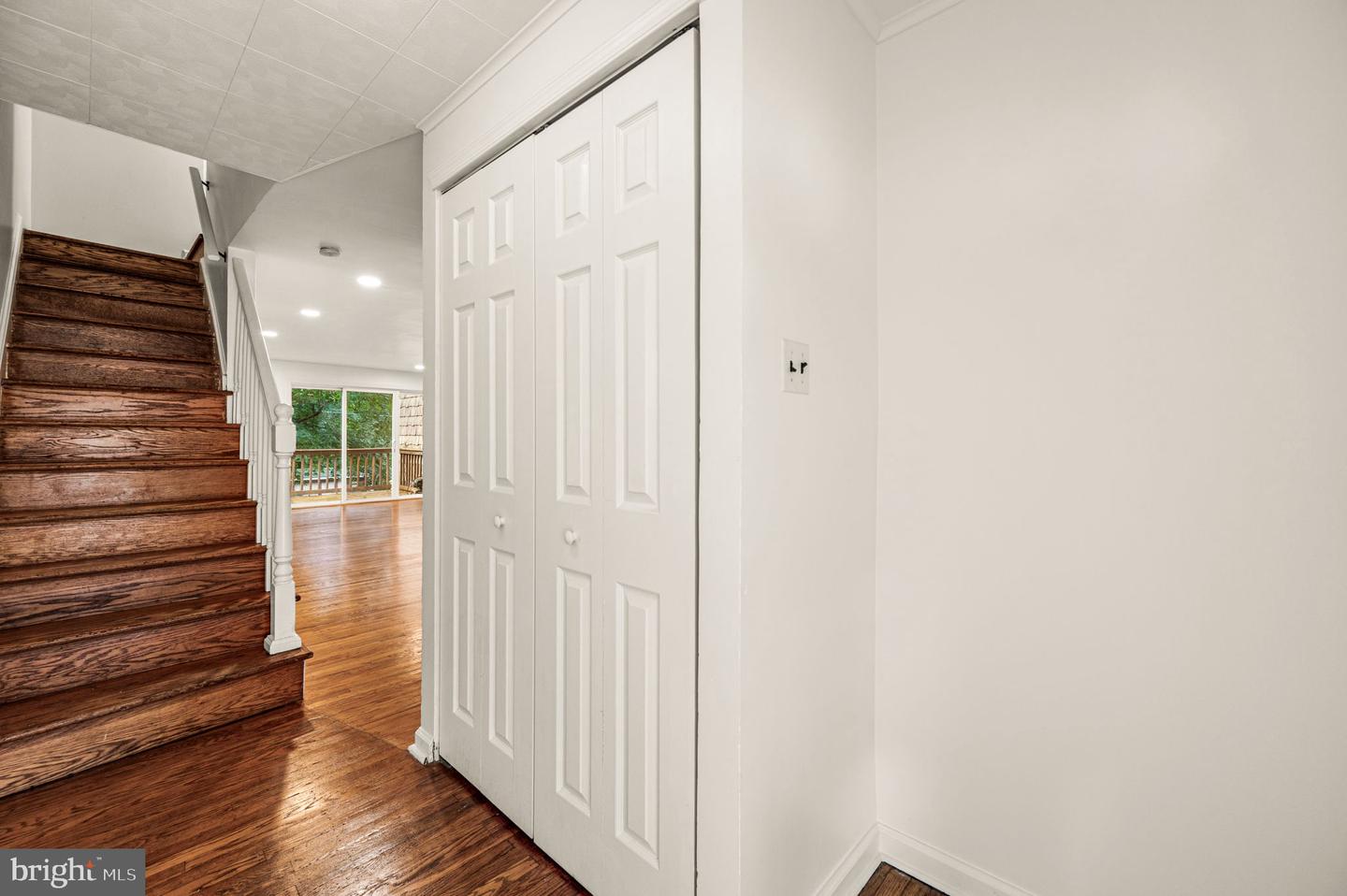 2112 Valley View Dr Property Photo 2