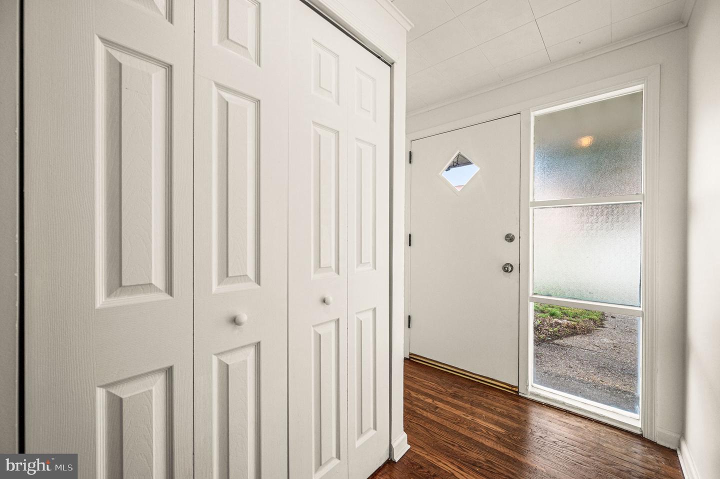 2112 Valley View Dr Property Photo 3