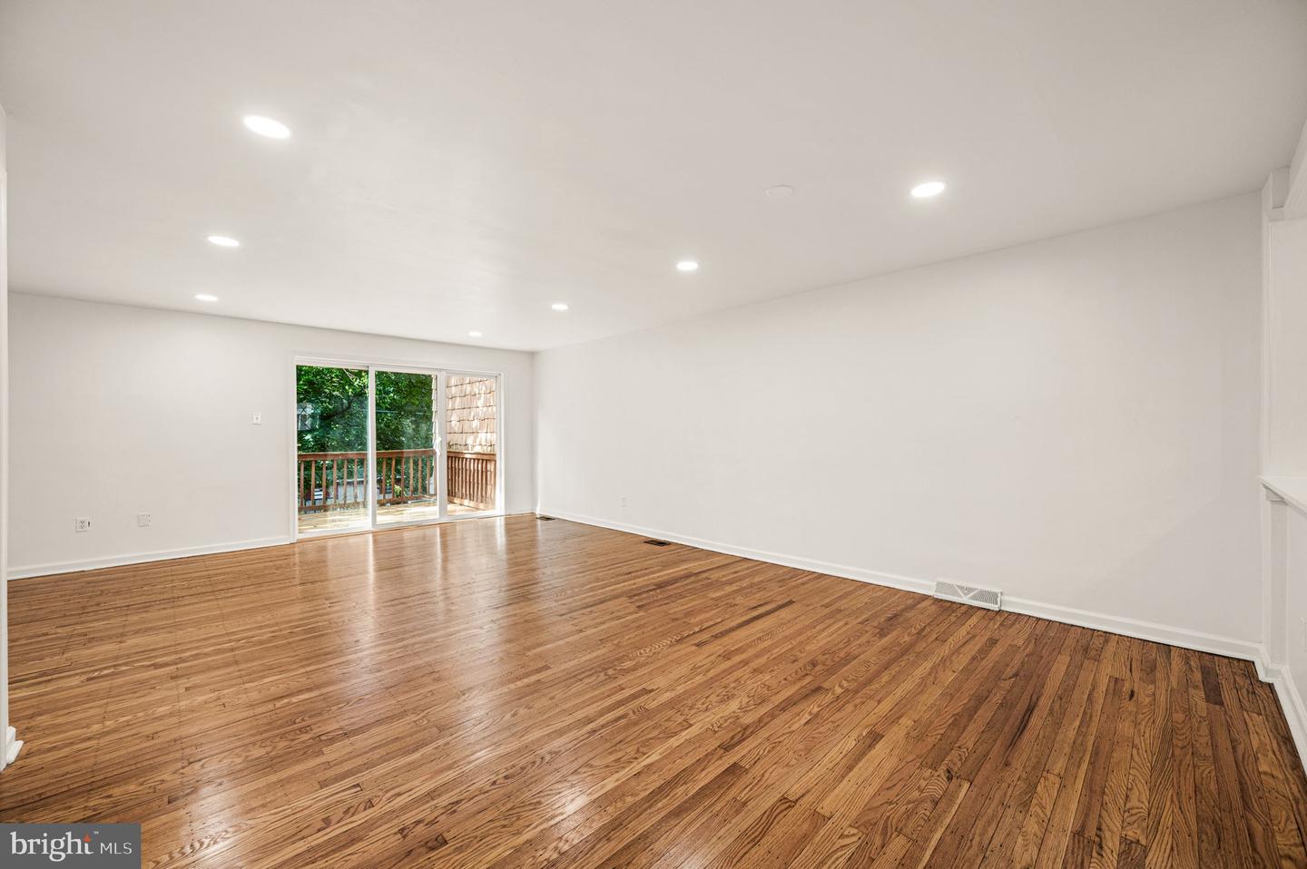 2112 Valley View Dr Property Photo 5