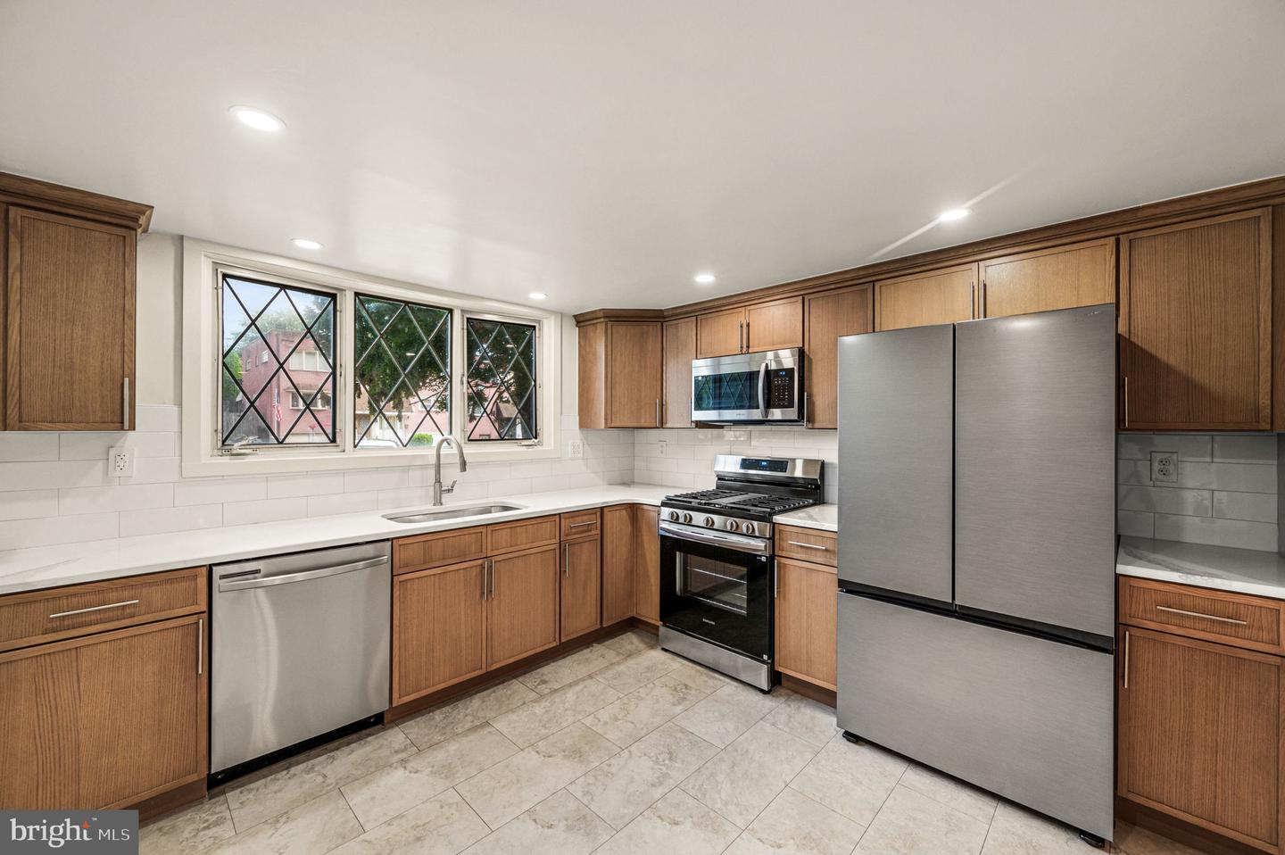 2112 Valley View Dr Property Photo 6