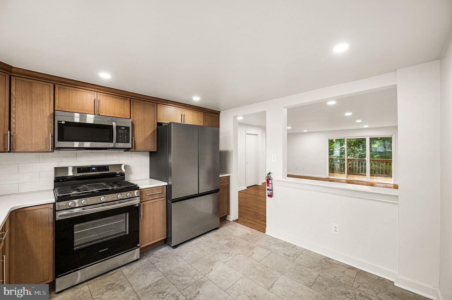 2112 Valley View Dr Property Photo 7