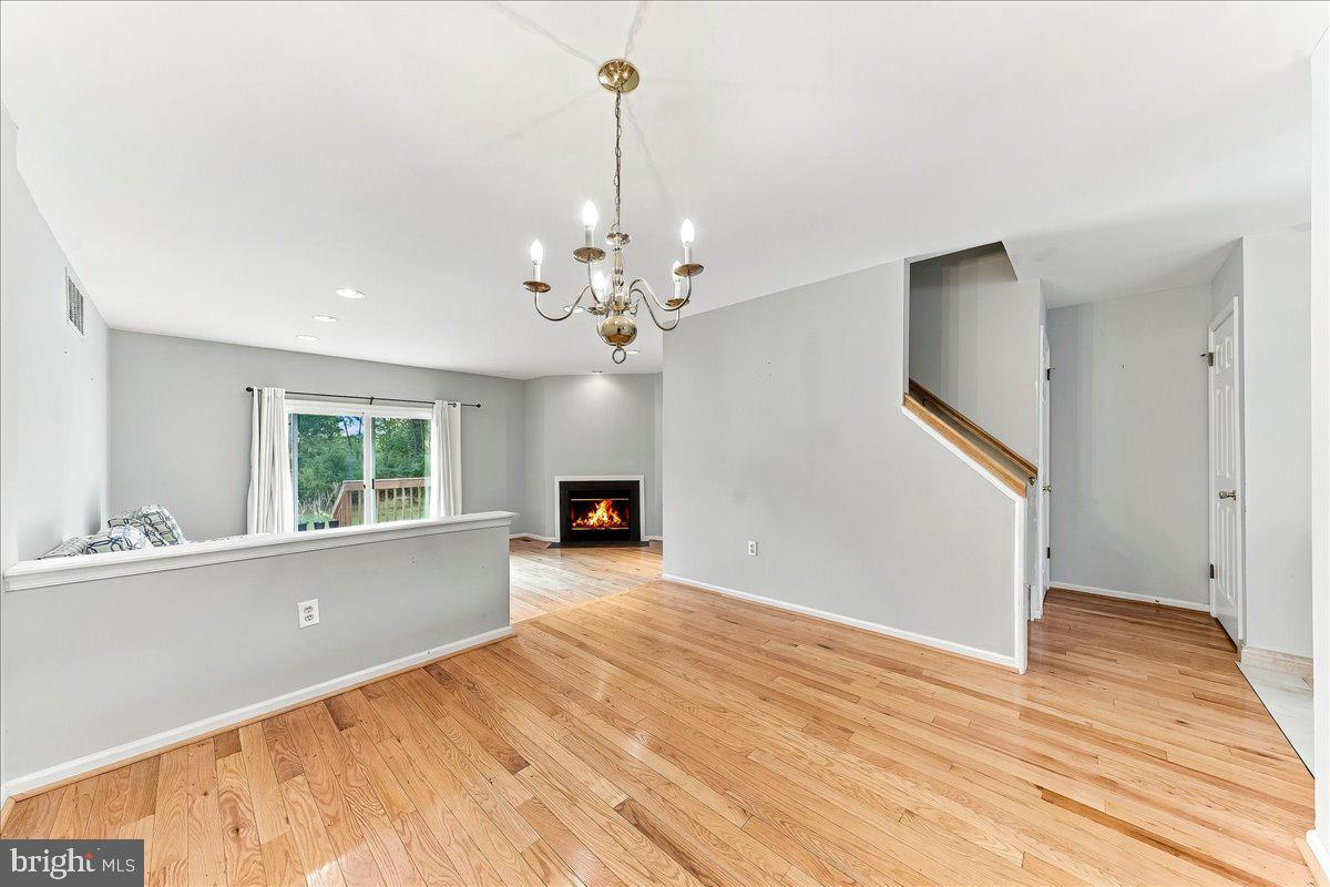 181 Nottingham Ct Property Photo 4