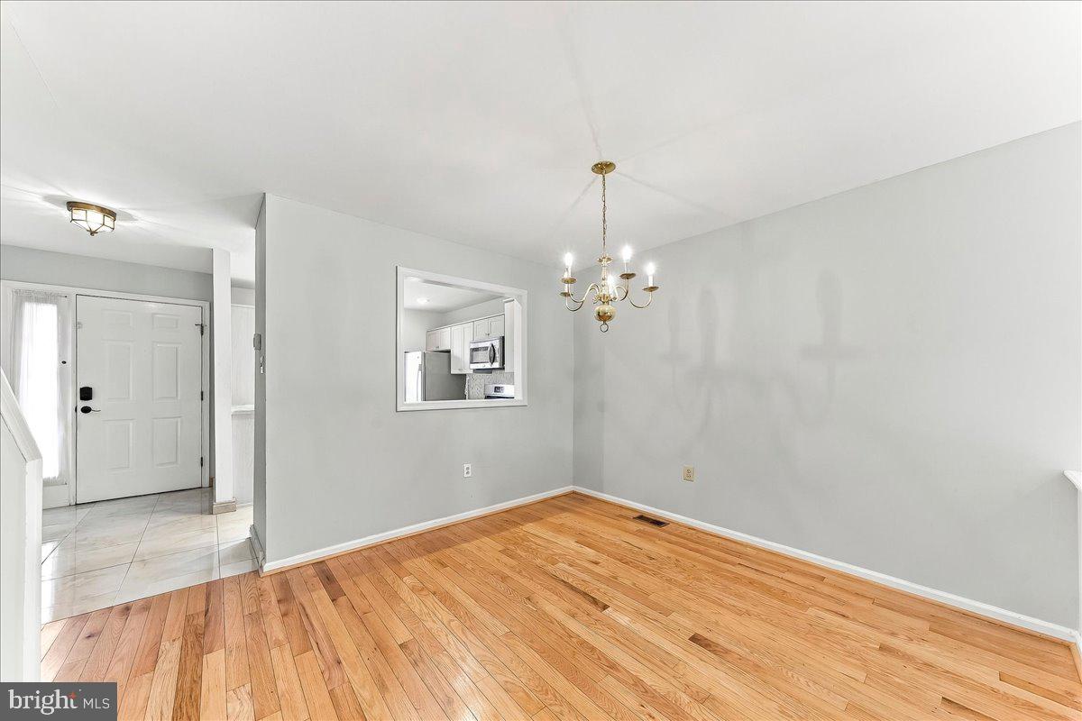 181 Nottingham Ct Property Photo 6