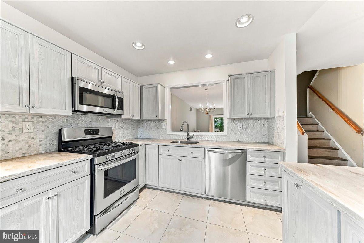 181 Nottingham Ct Property Photo 8