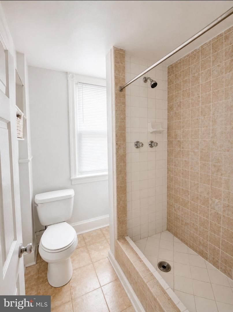 3027 W 6th St Property Photo 9