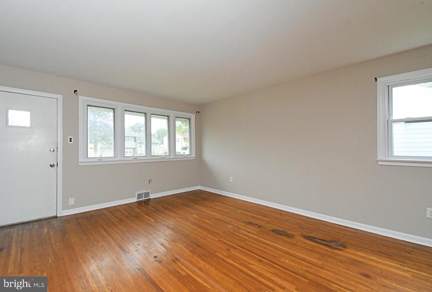 3619 Deepwater Ln Property Photo 7
