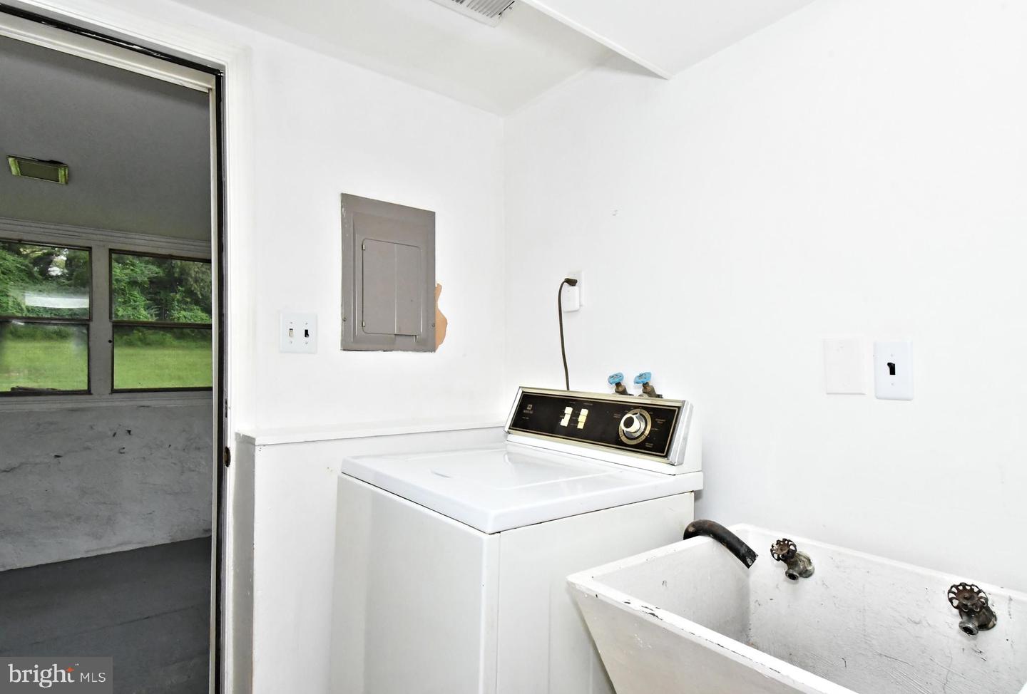3619 Deepwater Ln Property Photo 26